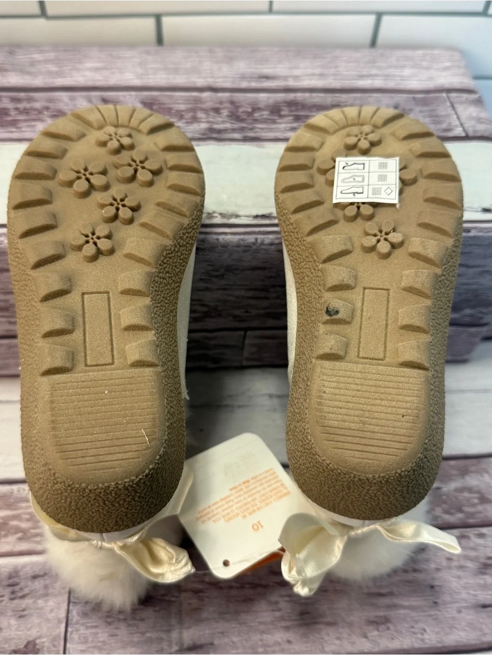 GYMBOREE Boots White Metallic Faux Fur Trim Toddler size 10 Bow On Back